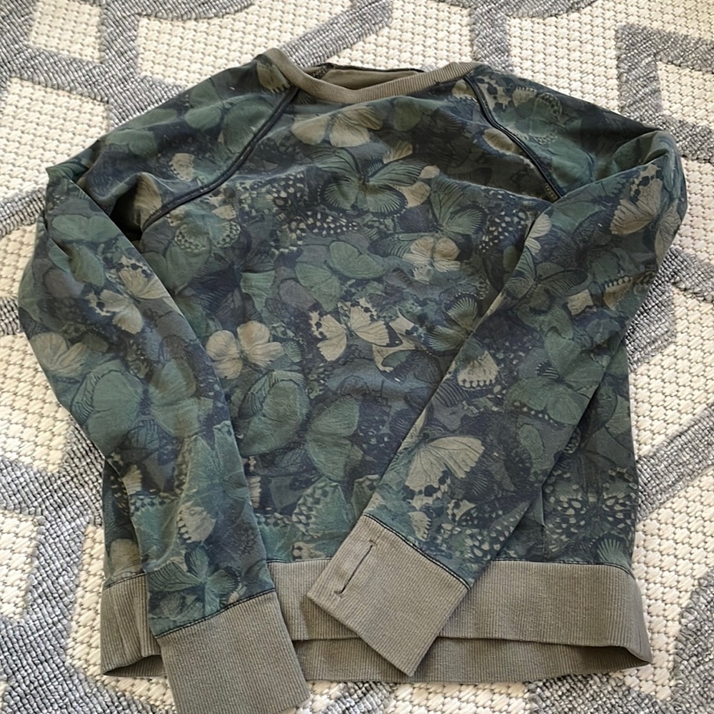 Lululemon sweatshirt